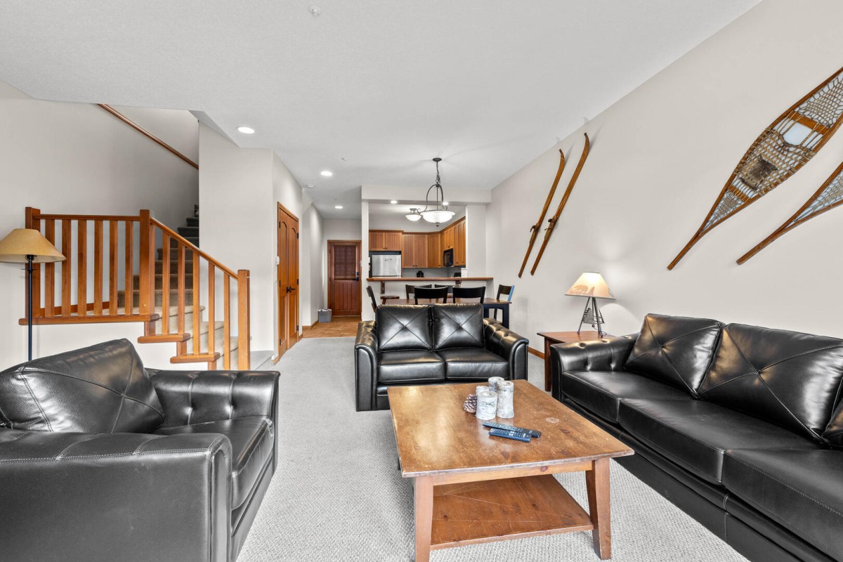 Bear Country Property Management (2018) Ltd.-Trails Edge #17-image-1