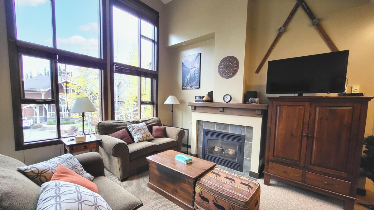 Bear Country Property Management (2018) Ltd.-Stones Throw #38-image-1