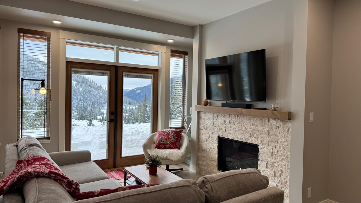 Bear Country Property Management (2018) Ltd.-Powder Heights #25-image-1
