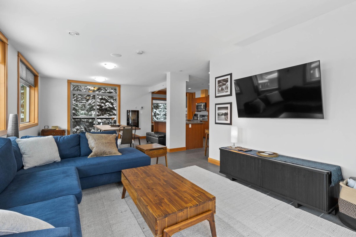 Bear Country Property Management (2018) Ltd.-Kookaburra Lodge #203-image-1