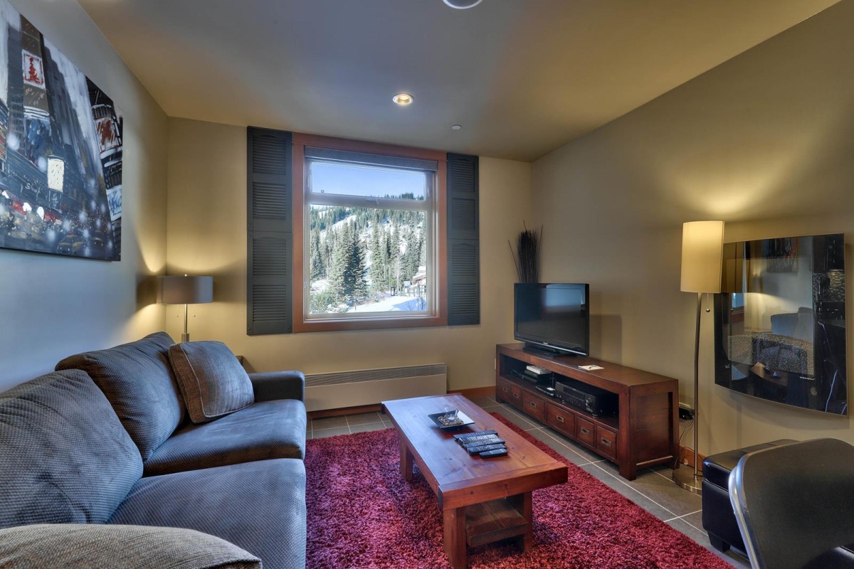 Bear Country Property Management (2018) Ltd.-Kookaburra Lodge #202-image-1