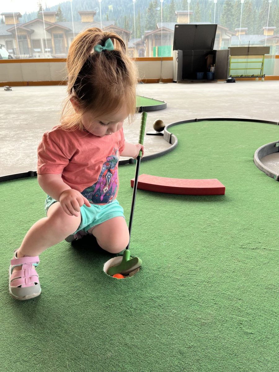 child mini golfing