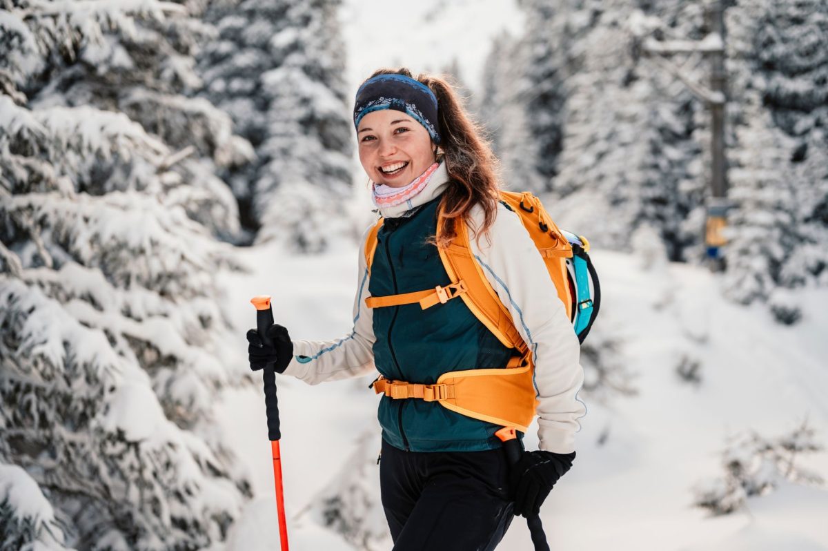 lady skiing 